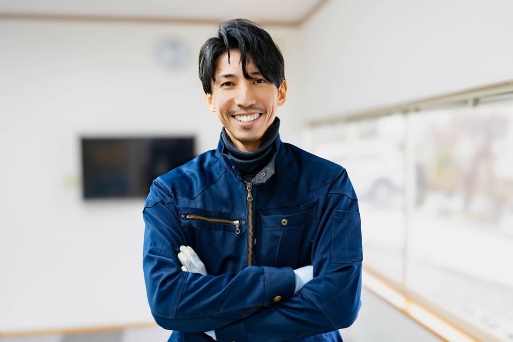 一棟マンション投資の運営管理を担う現地業者の担当者。東京と地方での管理・運営体制の違いを象徴する人物
